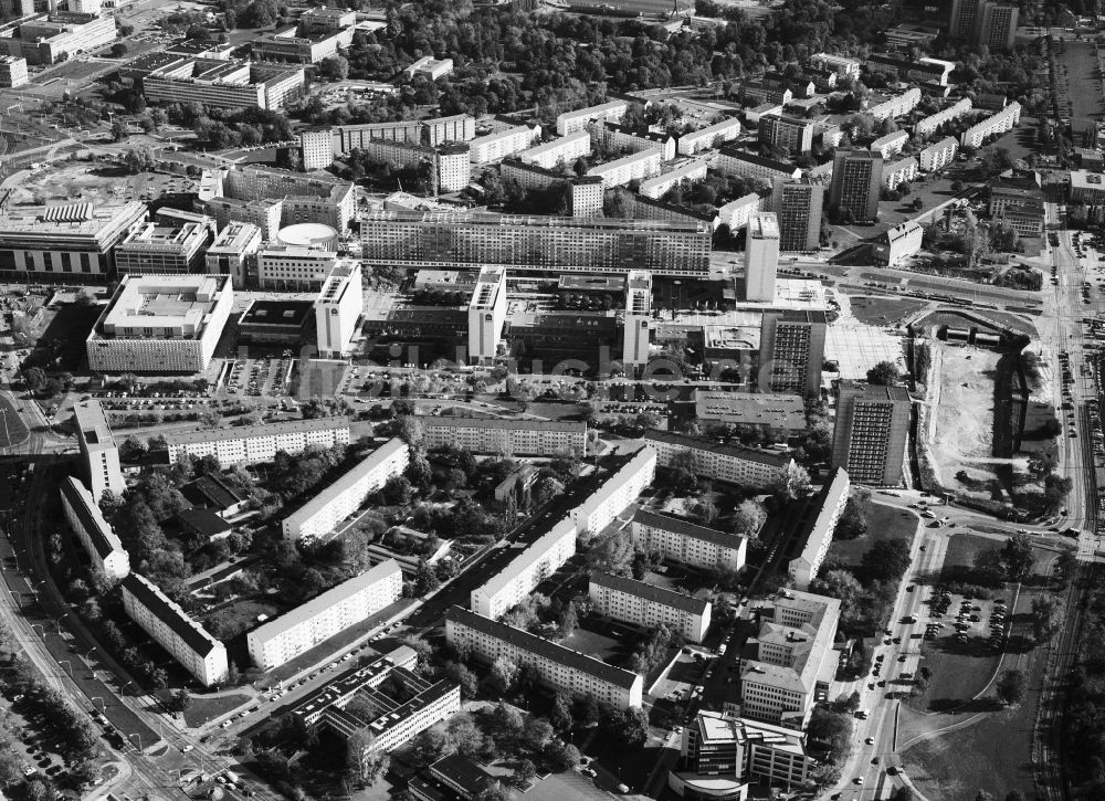 Luftbild Dresden - Wohngebiet einer Mehrfamilienhaussiedlung an der Prager Straße in Dresden im Bundesland Sachsen