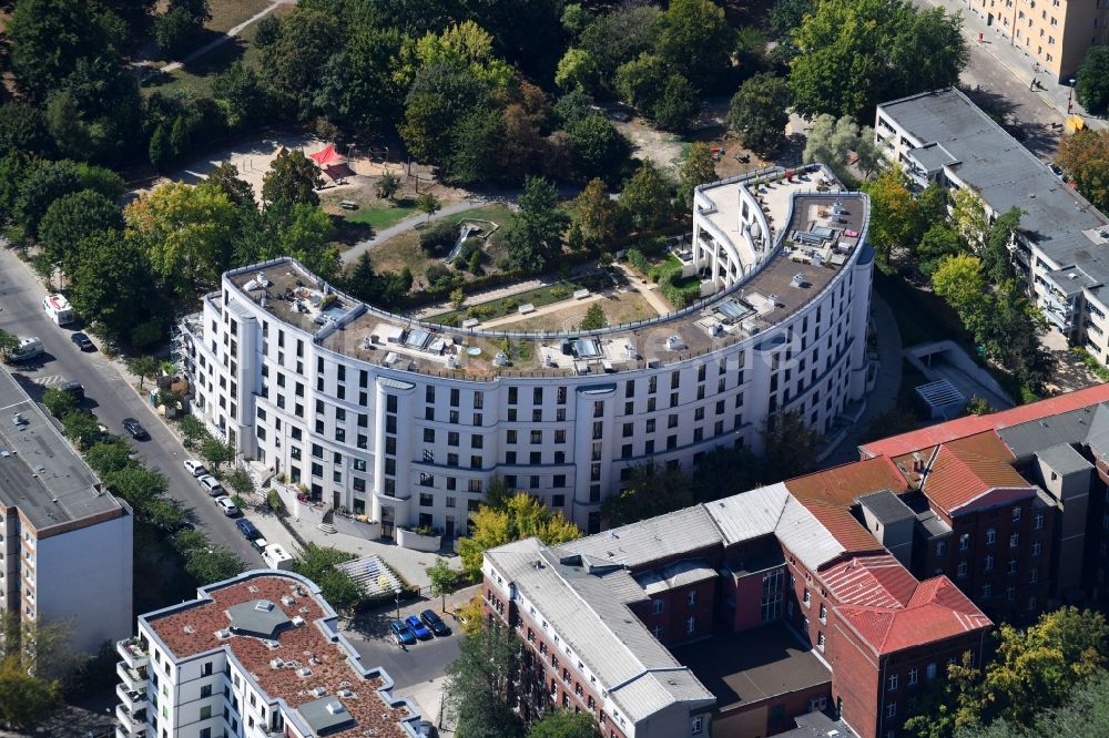 Luftbild Berlin - Wohngebiet einer Mehrfamilienhaussiedlung Prenzlauer Bogen im Ortsteil Prenzlauer Berg in Berlin, Deutschland