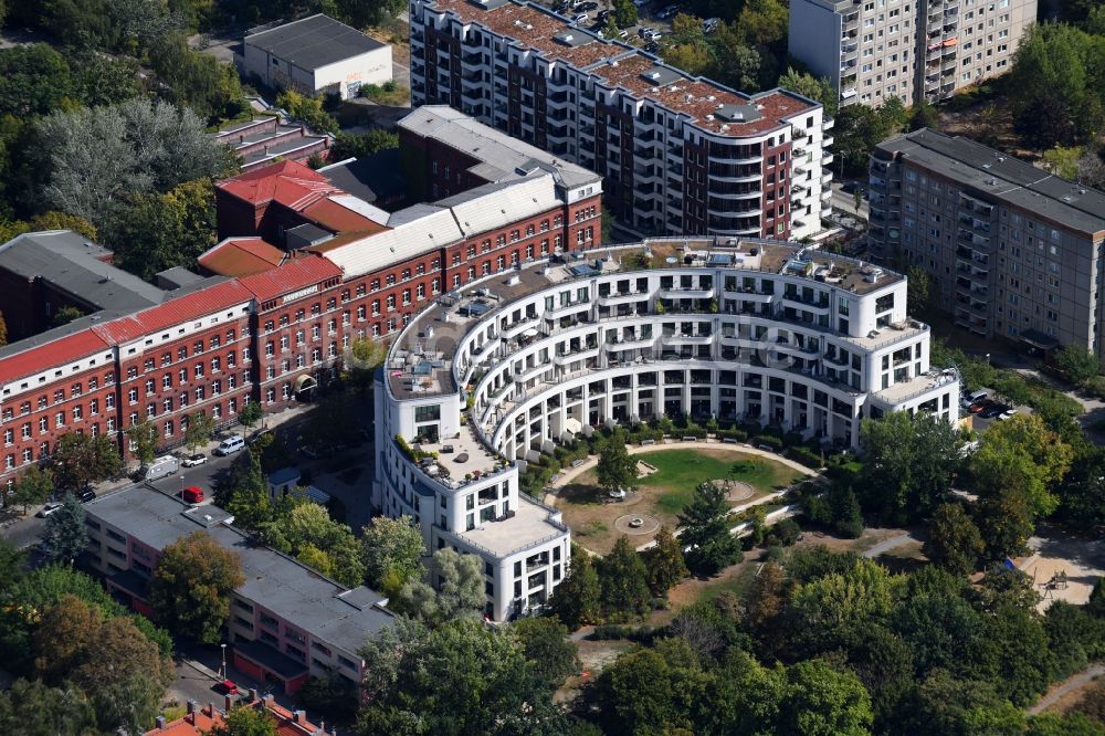 Luftbild Berlin - Wohngebiet einer Mehrfamilienhaussiedlung Prenzlauer Bogen im Ortsteil Prenzlauer Berg in Berlin, Deutschland