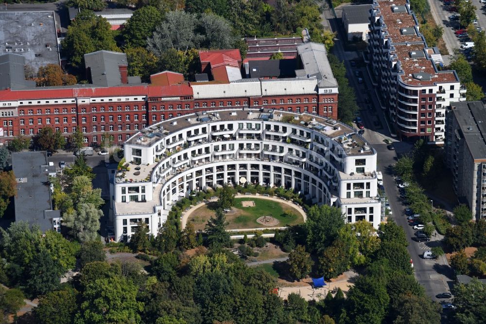 Berlin von oben - Wohngebiet einer Mehrfamilienhaussiedlung Prenzlauer Bogen im Ortsteil Prenzlauer Berg in Berlin, Deutschland