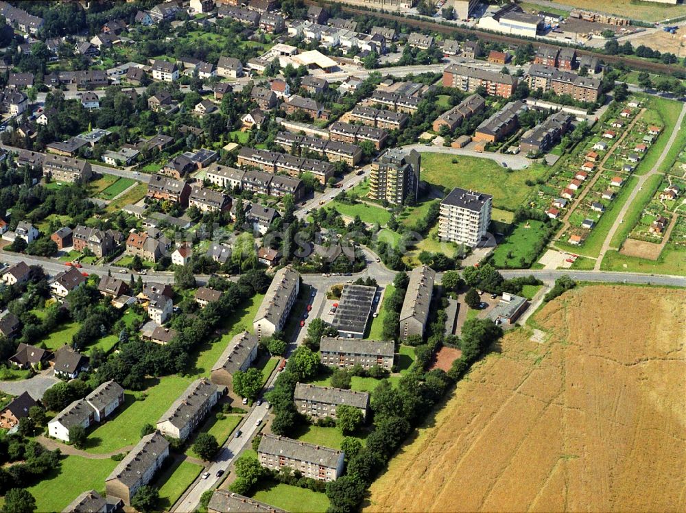 Duisburg von oben - Wohngebiet einer Mehrfamilienhaussiedlung Reiser Weg im Stadtteil Grossenbaum in Duisburg im Bundesland Nordrhein-Westfalen