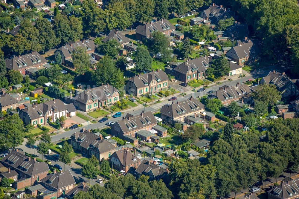 Duisburg von oben - Wohngebiet der Mehrfamilienhaussiedlung Rheinpreußen in Duisburg im Bundesland Nordrhein-Westfalen