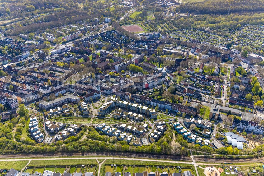 Gelsenkirchen von oben - Wohngebiet der Mehrfamilienhaussiedlung Robert-Geritzmann-Höfe in Gelsenkirchen im Bundesland Nordrhein-Westfalen, Deutschland