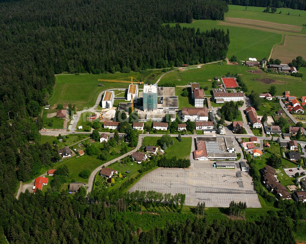 Schömberg von oben - Wohngebiet der Mehrfamilienhaussiedlung in Schömberg im Bundesland Baden-Württemberg, Deutschland