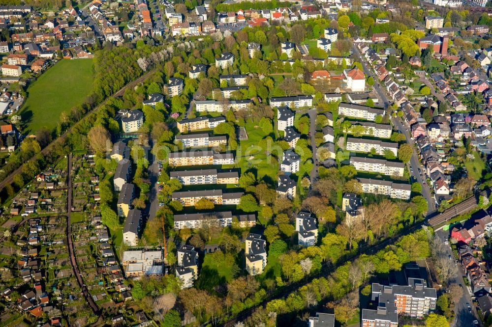 Hamm von oben - Wohngebiet einer Mehrfamilienhaussiedlung an der Schottschleife im Norden von Hamm im Bundesland Nordrhein-Westfalen