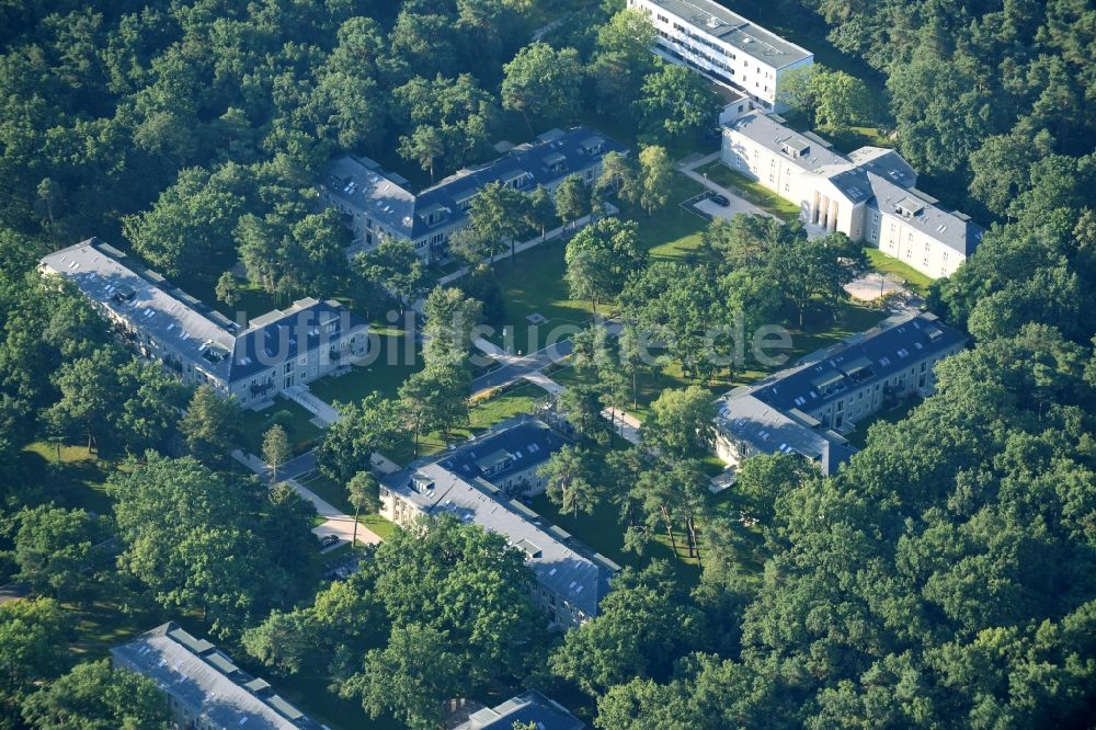 Luftaufnahme Berlin - Wohngebiet der Mehrfamilienhaussiedlung an der Südostallee im Ortsteil Treptow-Köpenick in Berlin, Deutschland