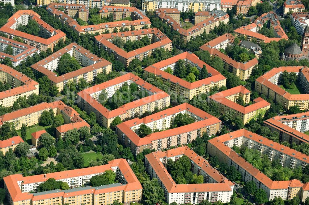 Berlin von oben - Wohngebiet einer Mehrfamilienhaussiedlung Südwestcorso - Kreuznacher Straße - Wetzlaer Straße im Ortsteil Charlottenburg-Wilmersdorf in Berlin, Deutschland