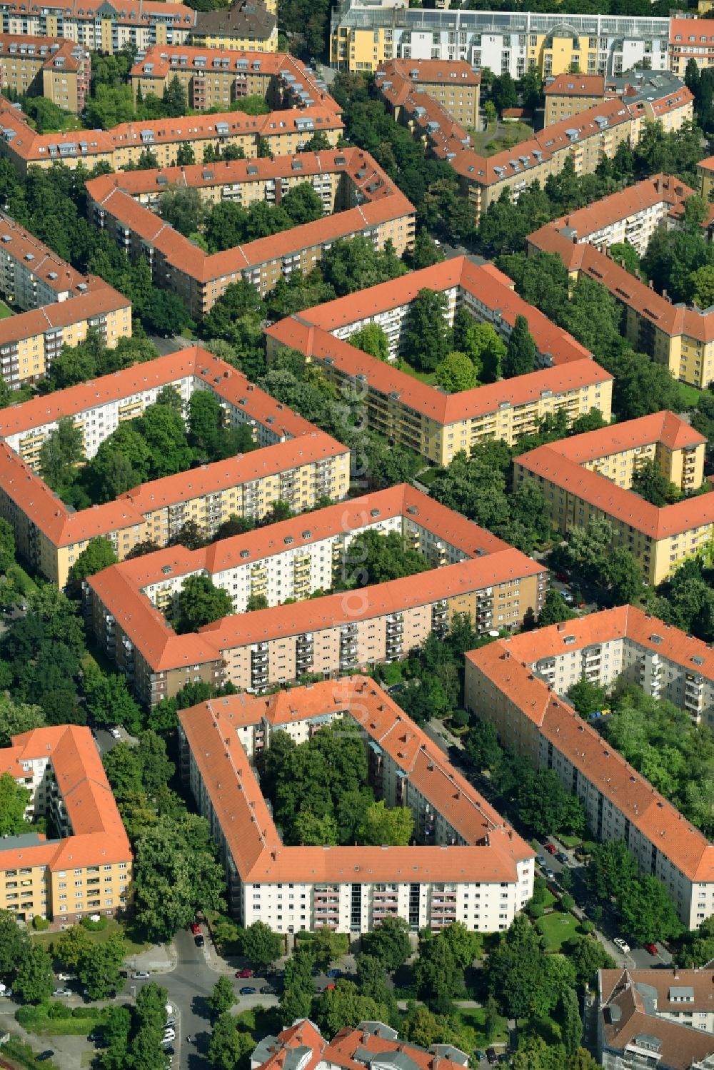 Luftbild Berlin - Wohngebiet einer Mehrfamilienhaussiedlung Südwestcorso - Kreuznacher Straße - Wetzlaer Straße im Ortsteil Charlottenburg-Wilmersdorf in Berlin, Deutschland