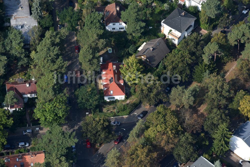 Berlin von oben - Wohngebiet einer Mehrfamilienhaussiedlung Selchowstraße - Warnemünder Straße im Stadtteil Schmargendorf in Berlin