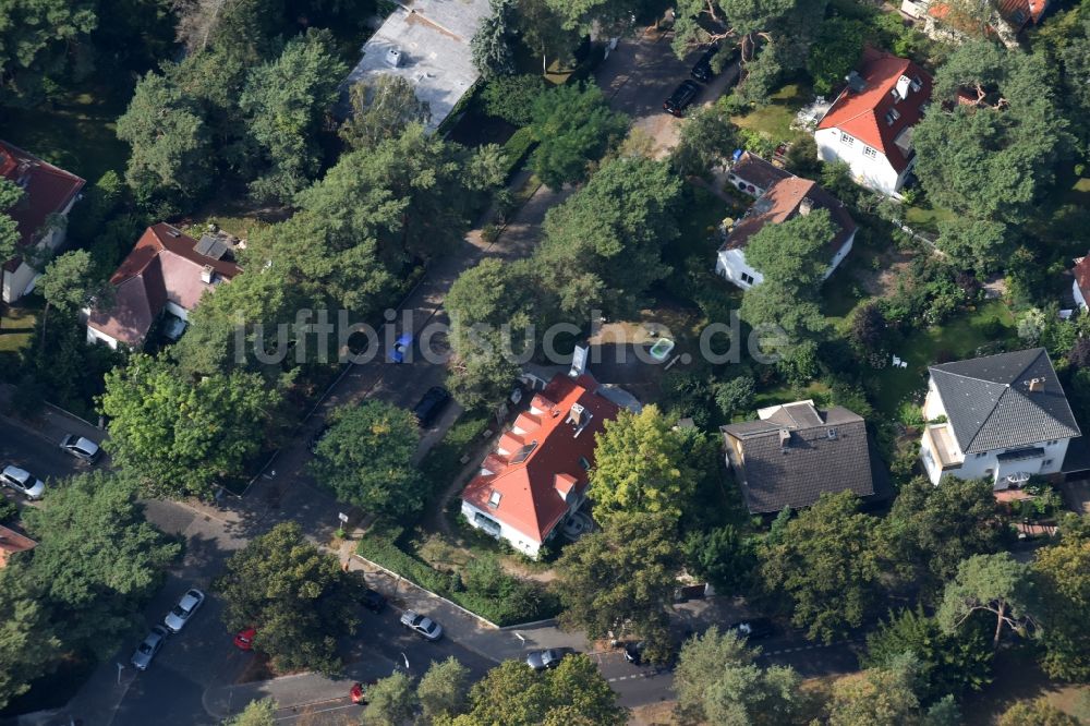 Berlin aus der Vogelperspektive: Wohngebiet einer Mehrfamilienhaussiedlung Selchowstraße - Warnemünder Straße im Stadtteil Schmargendorf in Berlin