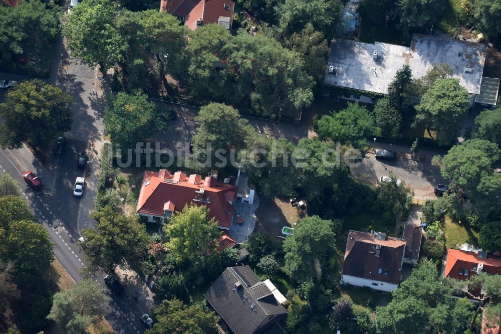 Luftbild Berlin - Wohngebiet einer Mehrfamilienhaussiedlung Selchowstraße - Warnemünder Straße im Stadtteil Schmargendorf in Berlin