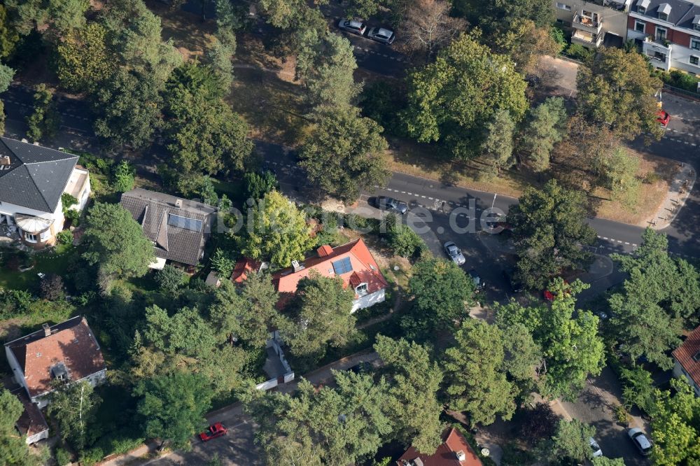 Berlin von oben - Wohngebiet einer Mehrfamilienhaussiedlung Selchowstraße - Warnemünder Straße im Stadtteil Schmargendorf in Berlin