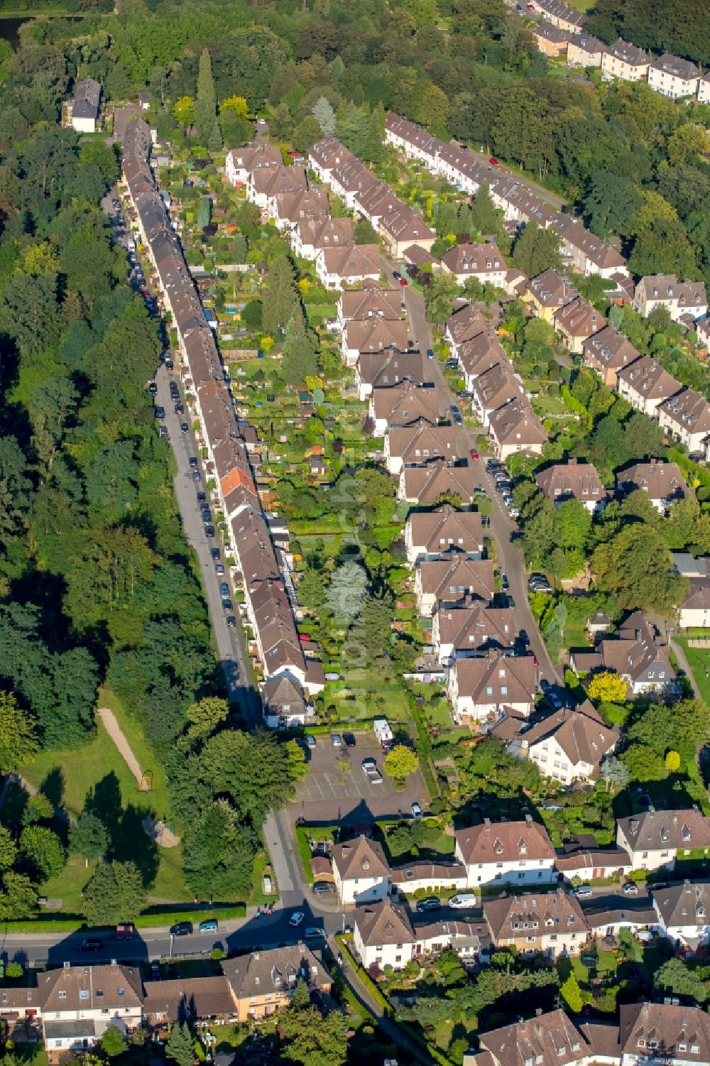 Mülheim an der Ruhr von oben - Wohngebiet der Mehrfamilienhaussiedlung Siedlung Heimaterde in Mülheim an der Ruhr im Bundesland Nordrhein-Westfalen