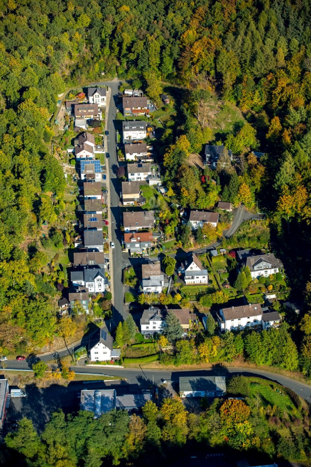 Freudenberg aus der Vogelperspektive: Wohngebiet der Mehrfamilienhaussiedlung Siedlung Am Herlinger Wald in Freudenberg im Bundesland Nordrhein-Westfalen