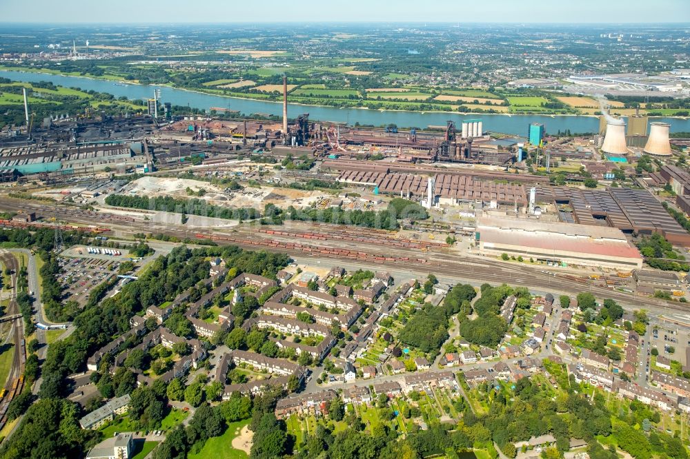 Duisburg aus der Vogelperspektive: Wohngebiet der Mehrfamilienhaussiedlung Siedlung Hüttenheim in Duisburg im Bundesland Nordrhein-Westfalen