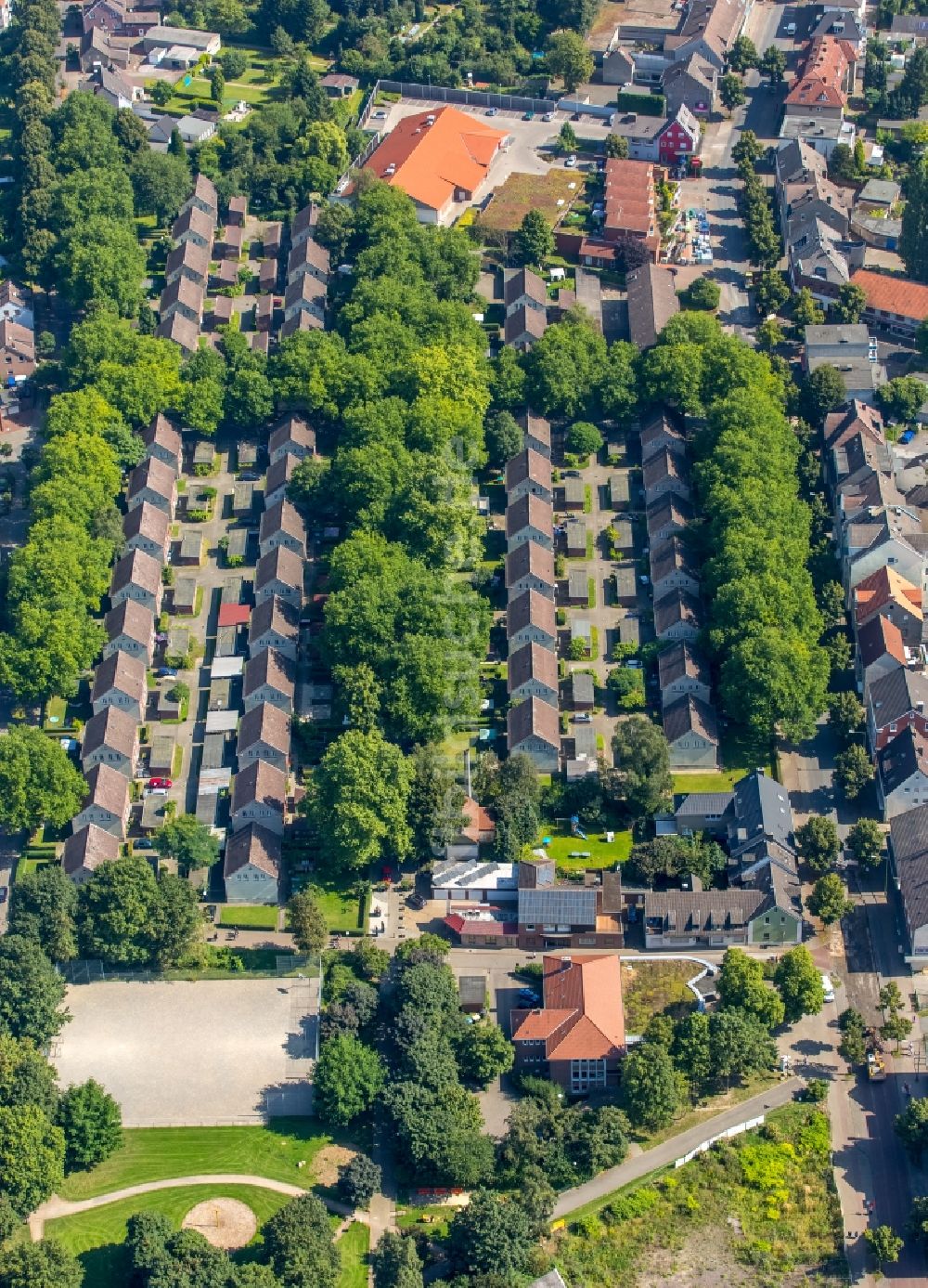 Luftaufnahme Lünen - Wohngebiet der Mehrfamilienhaussiedlung Siedlung Ziethenstraße in Lünen im Bundesland Nordrhein-Westfalen