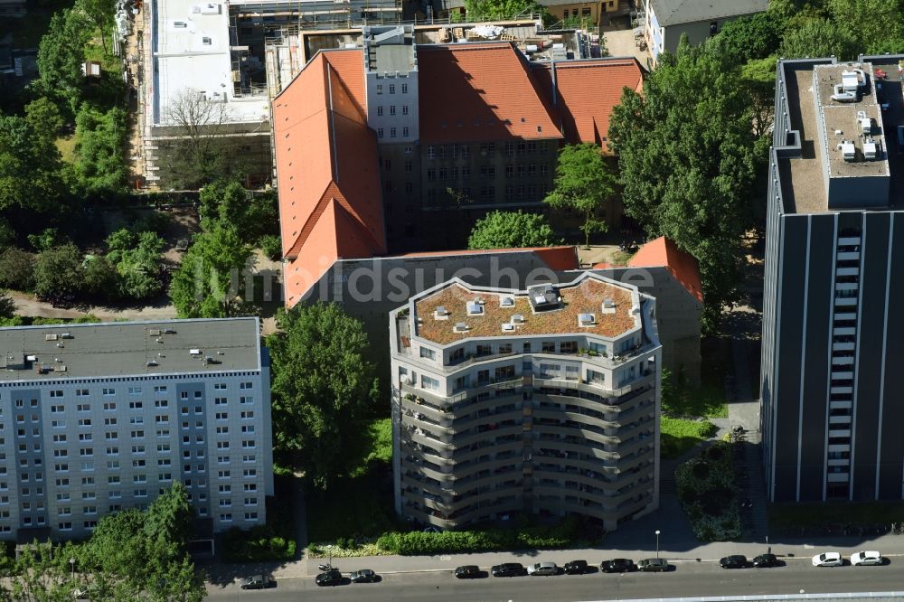 Luftbild Berlin - Wohngebiet der Mehrfamilienhaussiedlung an der Singerstraße im Ortsteil Friedrichshain-Kreuzberg in Berlin, Deutschland