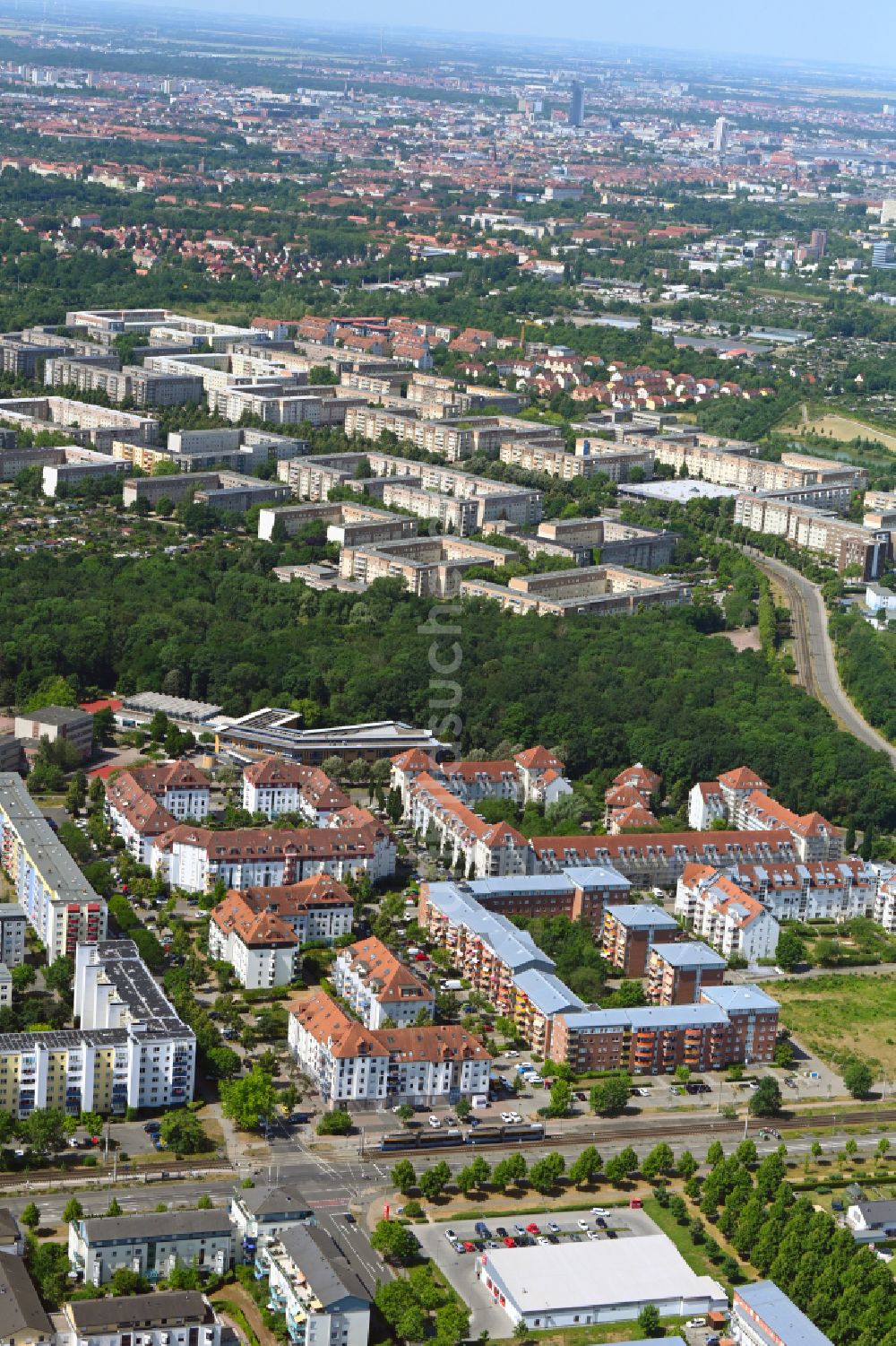 Leipzig aus der Vogelperspektive: Wohngebiet der Mehrfamilienhaussiedlung im Stadtteil Paunsdorf Nord in Leipzig im Bundesland Sachsen, Deutschland