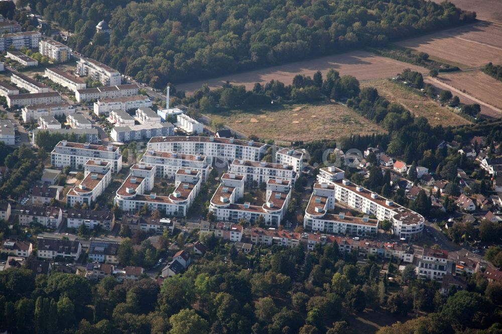 Luftbild Frankfurt am Main - Wohngebiet einer Mehrfamilienhaussiedlung im Stadtteil Sossenheim in Frankfurt am Main im Bundesland Hessen