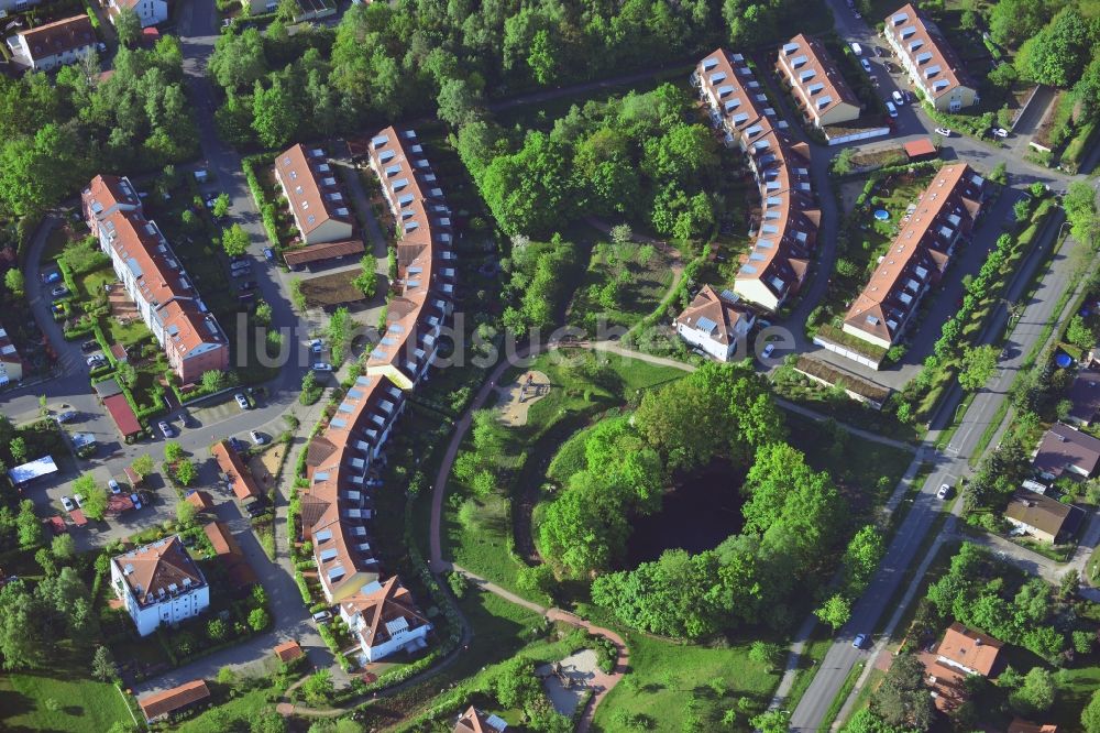 Stahnsdorf von oben - Wohngebiet einer Mehrfamilienhaussiedlung in Stahnsdorf im Bundesland Brandenburg