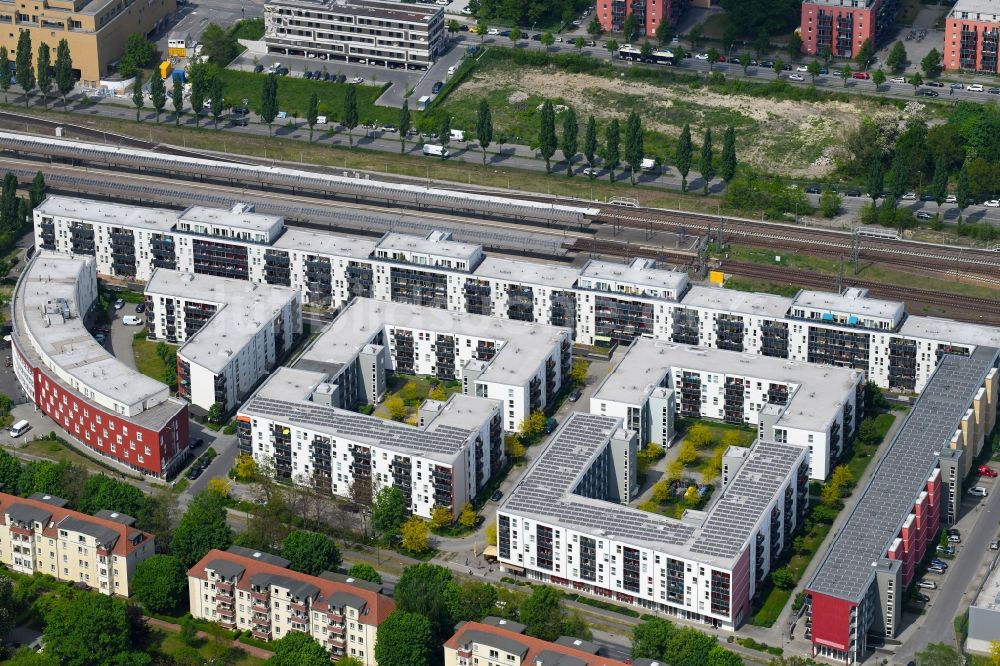 Potsdam aus der Vogelperspektive: Wohngebiet der Mehrfamilienhaussiedlung Am Stellwerk - Zum Wasserturm - Friedrich-Engels-Straße in Potsdam im Bundesland Brandenburg, Deutschland