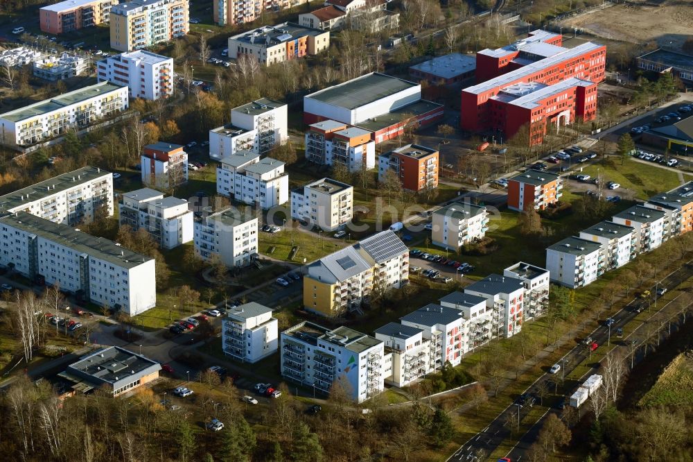 Schwerin aus der Vogelperspektive: Wohngebiet der Mehrfamilienhaussiedlung an der Talliner Straße in Schwerin im Bundesland Mecklenburg-Vorpommern, Deutschland