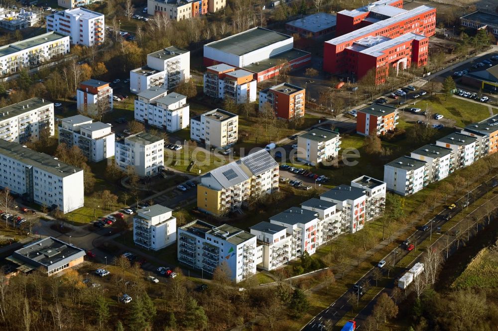 Luftbild Schwerin - Wohngebiet der Mehrfamilienhaussiedlung an der Talliner Straße in Schwerin im Bundesland Mecklenburg-Vorpommern, Deutschland