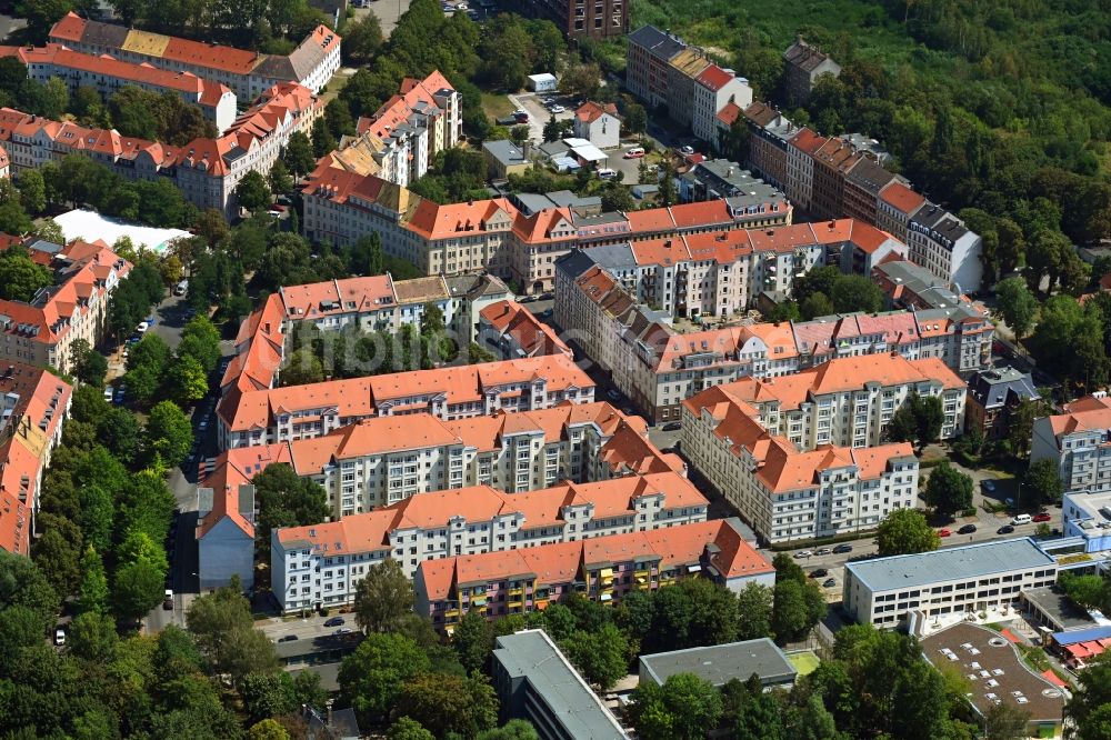 Leipzig von oben - Wohngebiet der Mehrfamilienhaussiedlung an der Theodor-Neubauer-Straße in Leipzig im Bundesland Sachsen, Deutschland