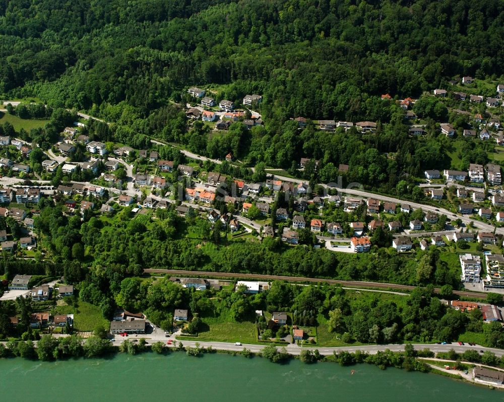 Gippingen von oben - Wohngebiet einer Mehrfamilienhaussiedlung am Ufer- und Flussverlauf des Rhein in Gippingen im Bundesland Baden-Württemberg, Deutschland