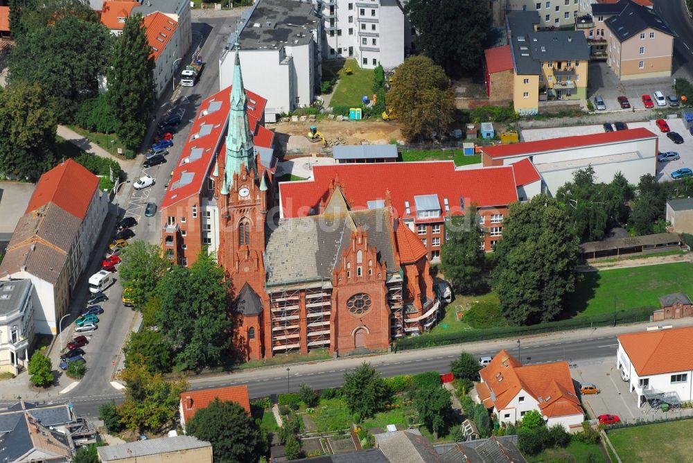 Bernau von oben - Wohngebiet einer Mehrfamilienhaussiedlung Ulitzkastraße - Börnicker Straße in Bernau im Bundesland Brandenburg