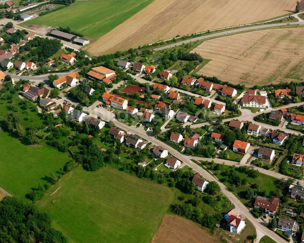 Weinberg aus der Vogelperspektive: Wohngebiet der Mehrfamilienhaussiedlung in Weinberg im Bundesland Bayern, Deutschland