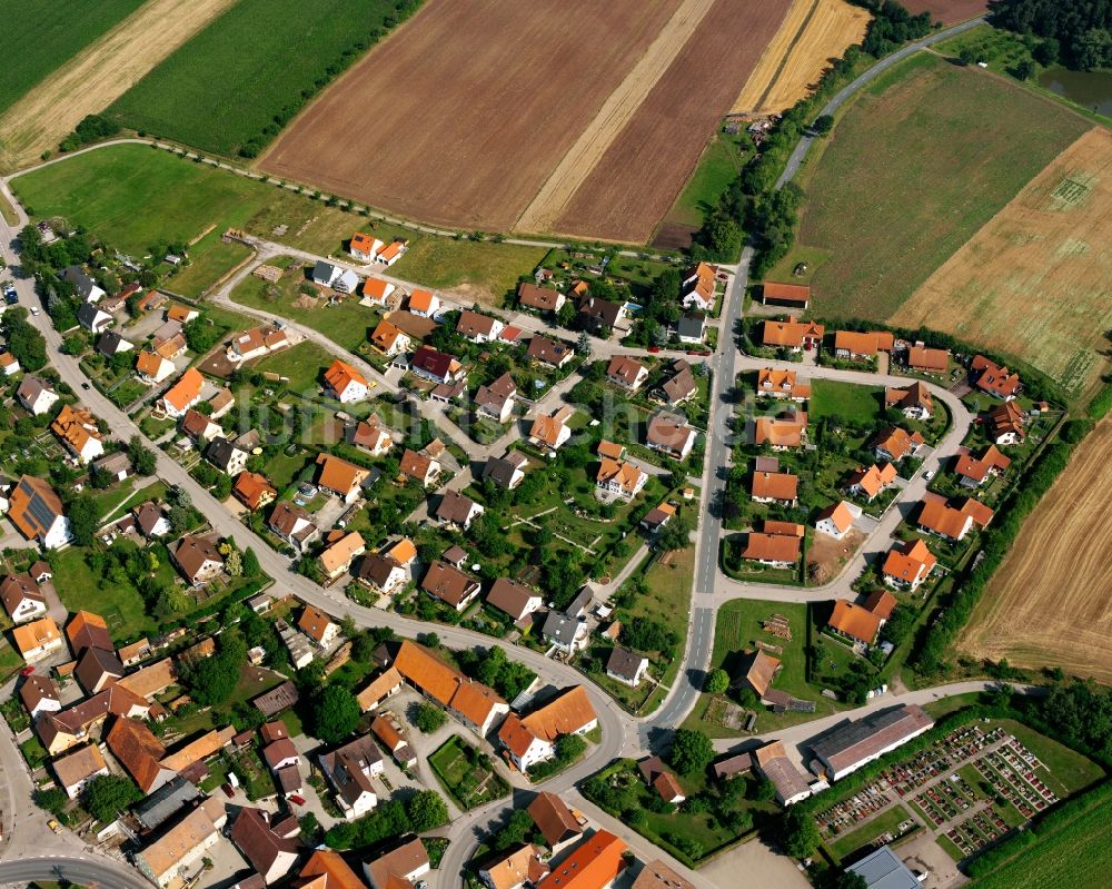 Weinberg aus der Vogelperspektive: Wohngebiet der Mehrfamilienhaussiedlung in Weinberg im Bundesland Bayern, Deutschland