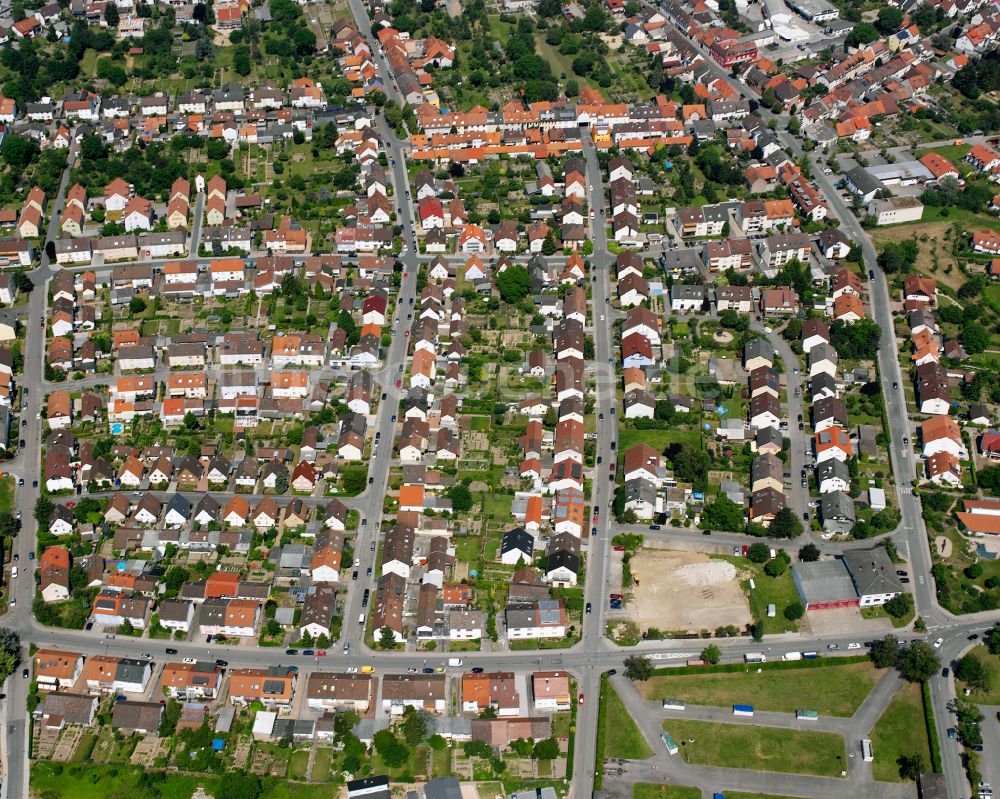 Weingarten (Baden) von oben - Wohngebiet der Mehrfamilienhaussiedlung in Weingarten (Baden) im Bundesland Baden-Württemberg, Deutschland