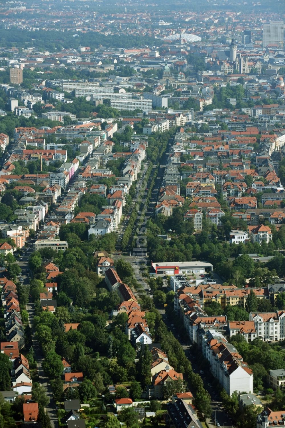 Leipzig von oben - Wohngebiet einer Mehrfamilienhaussiedlung Windscheidstraße - August-Bebel-Straße in Leipzig im Bundesland Sachsen