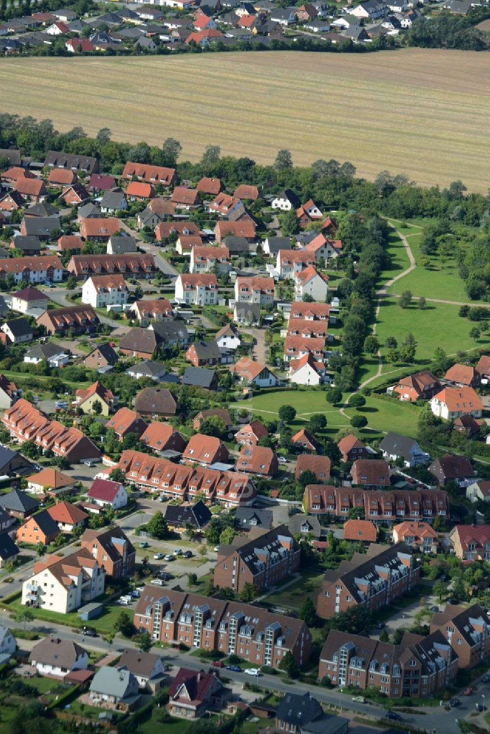 Luftbild Wismar - Wohngebiet einer Mehrfamilienhaussiedlung in Wismar im Bundesland Mecklenburg-Vorpommern