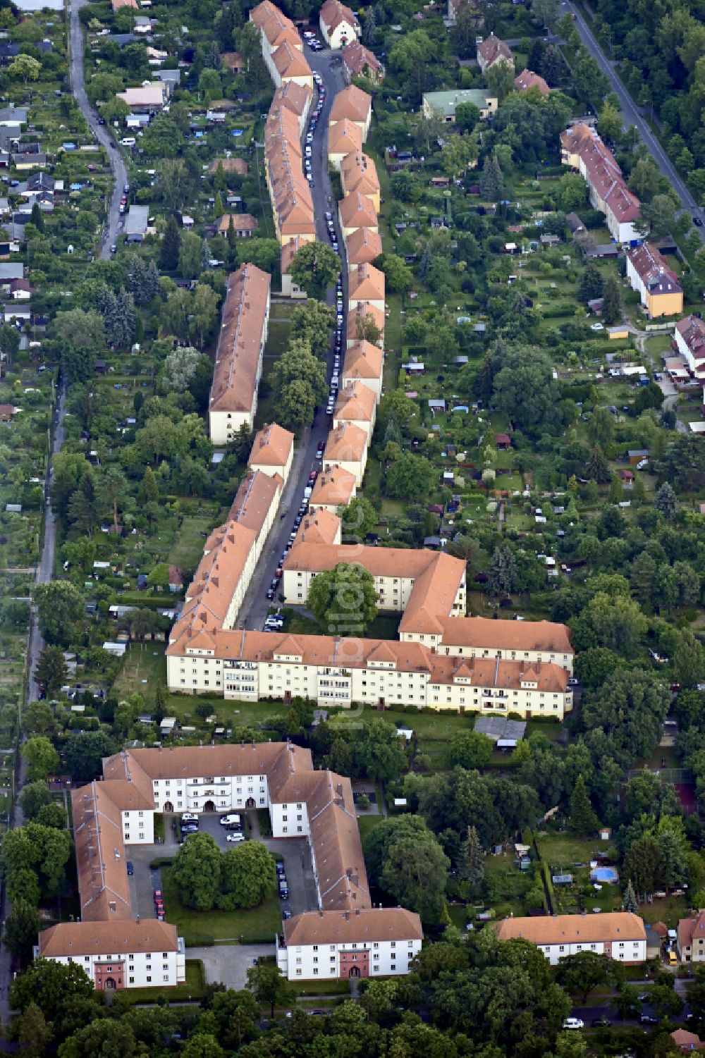 Luftbild Berlin - Wohngebiet der Mehrfamilienhaussiedlung Wohnanlage Friedrich-List-Straße in Berlin, Deutschland