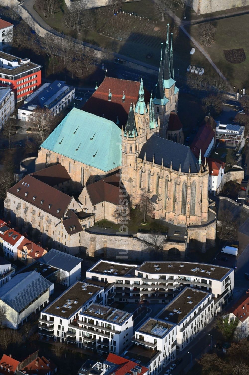 Luftaufnahme Erfurt - Wohngebiet Mehrfamilienhaussiedlung Wohnen am Dom im Zentrum in Erfurt im Bundesland Thüringen, Deutschland