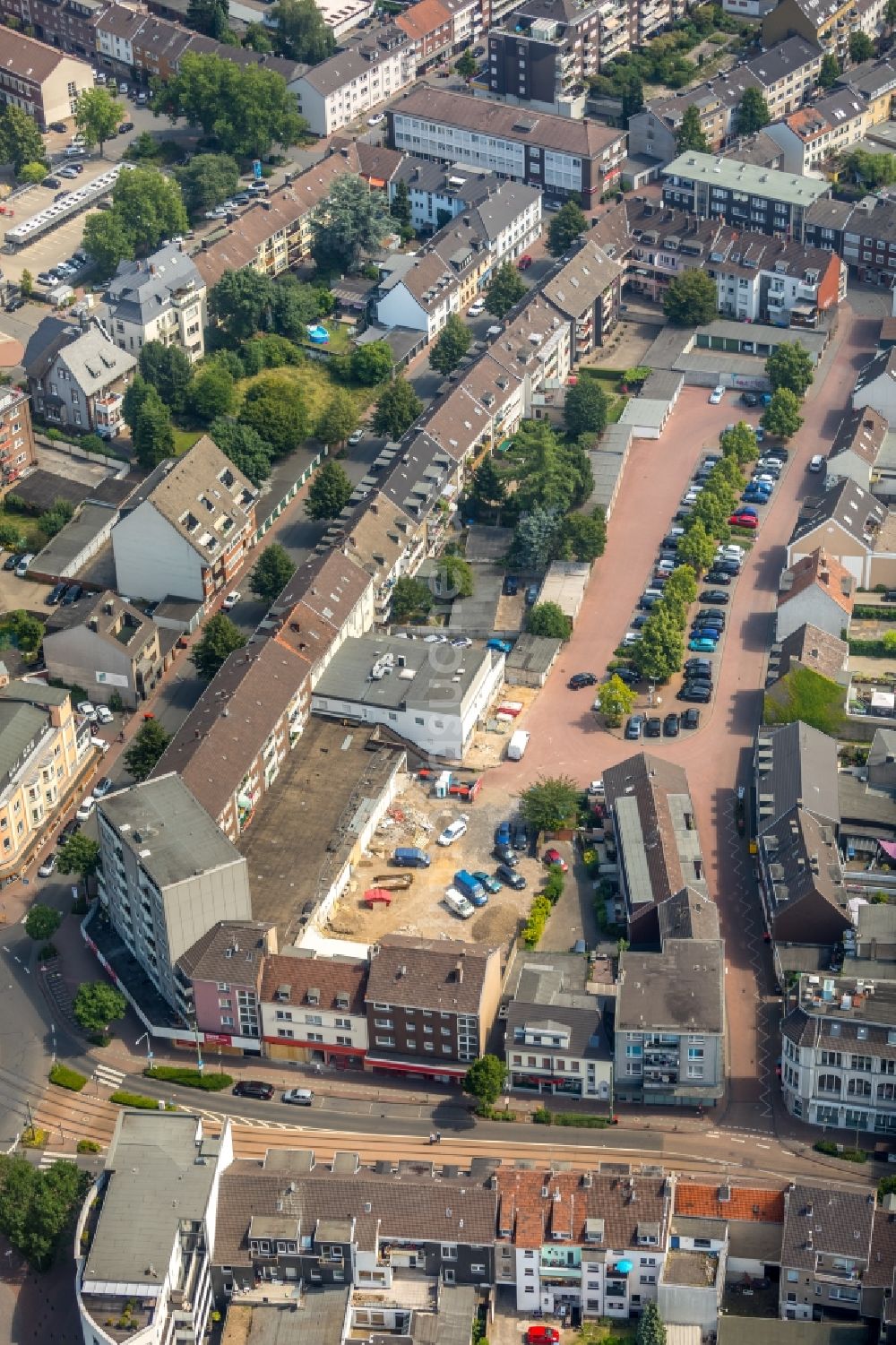 Luftbild Dinslaken - Wohngebiet einer Mehrfamilienhaussiedlung zwischen der Wallstraße - Friedrich-Ebert-Straße - Klosterstraße in Dinslaken im Bundesland Nordrhein-Westfalen - NRW, Deutschland