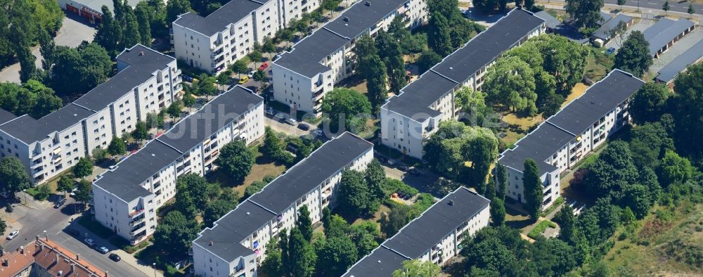 Luftaufnahme Berlin - Wohngebiet mit Mehrfamilienhäusern an der Berta-Waterstradt-Straße in Berlin Adlershof