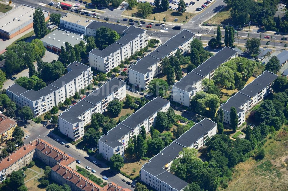 Berlin aus der Vogelperspektive: Wohngebiet mit Mehrfamilienhäusern an der Berta-Waterstradt-Straße in Berlin Adlershof