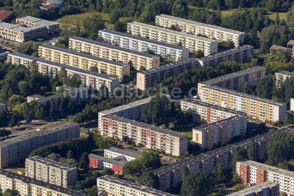 Greifswald aus der Vogelperspektive: Wohngebiet mit Mehrfamilienhäusern in Form DDR - typischer Plattenbauten an der Anklamer Straße im Südosten von Greifwald in Mecklenburg-Vorpommern