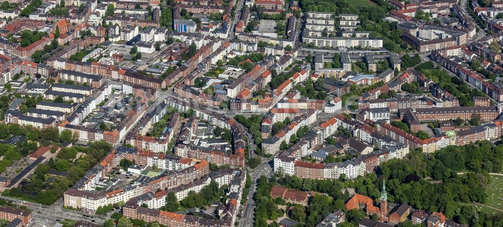 Kiel aus der Vogelperspektive: Wohngebiet mit Mehrfamilienhäusern westlicher und zentraler Stadtteile in Kiel im Bundesland Schleswig-Holstein, Deutschland