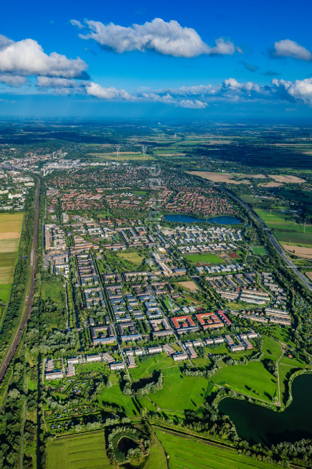 Hamburg von oben - Wohngebiet - Mischbebauung der Mehr- und Einfamilienhaussiedlung Allermöhe in Hamburg, Deutschland