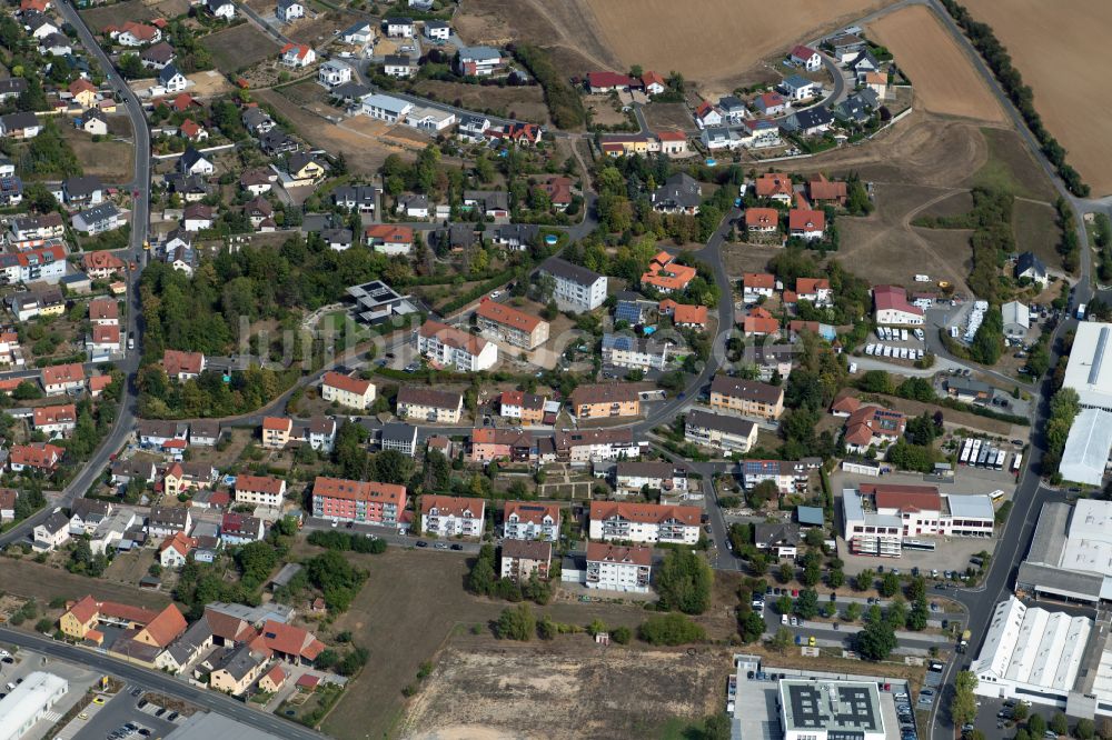 Luftaufnahme Arnstein - Wohngebiet - Mischbebauung der Mehr- und Einfamilienhaussiedlung in Arnstein im Bundesland Bayern, Deutschland