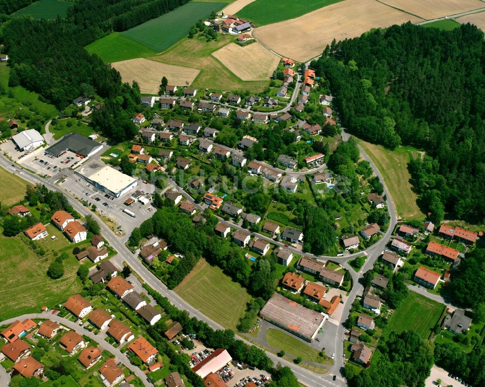 Luftbild Pfarrkirchen - Wohngebiet - Mischbebauung der Mehr- und Einfamilienhaussiedlung am Bachweg - Lindenweg - Steinfeldweg in Pfarrkirchen im Bundesland Bayern, Deutschland