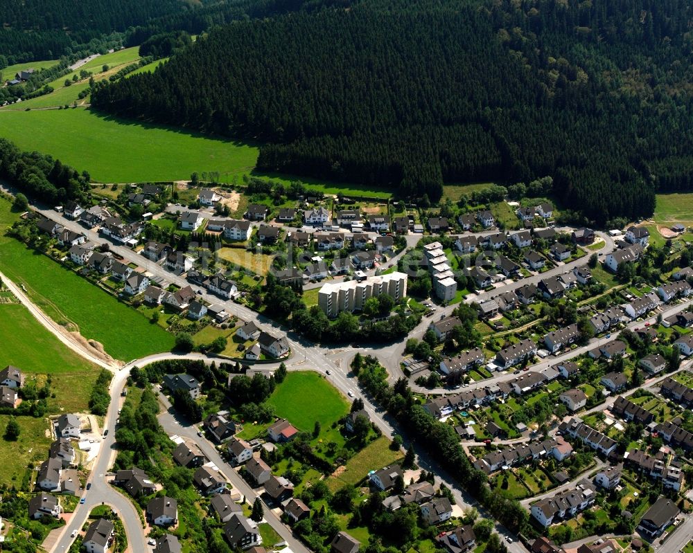 Bad Berleburg von oben - Wohngebiet - Mischbebauung der Mehr- und Einfamilienhaussiedlung in Bad Berleburg im Bundesland Nordrhein-Westfalen, Deutschland