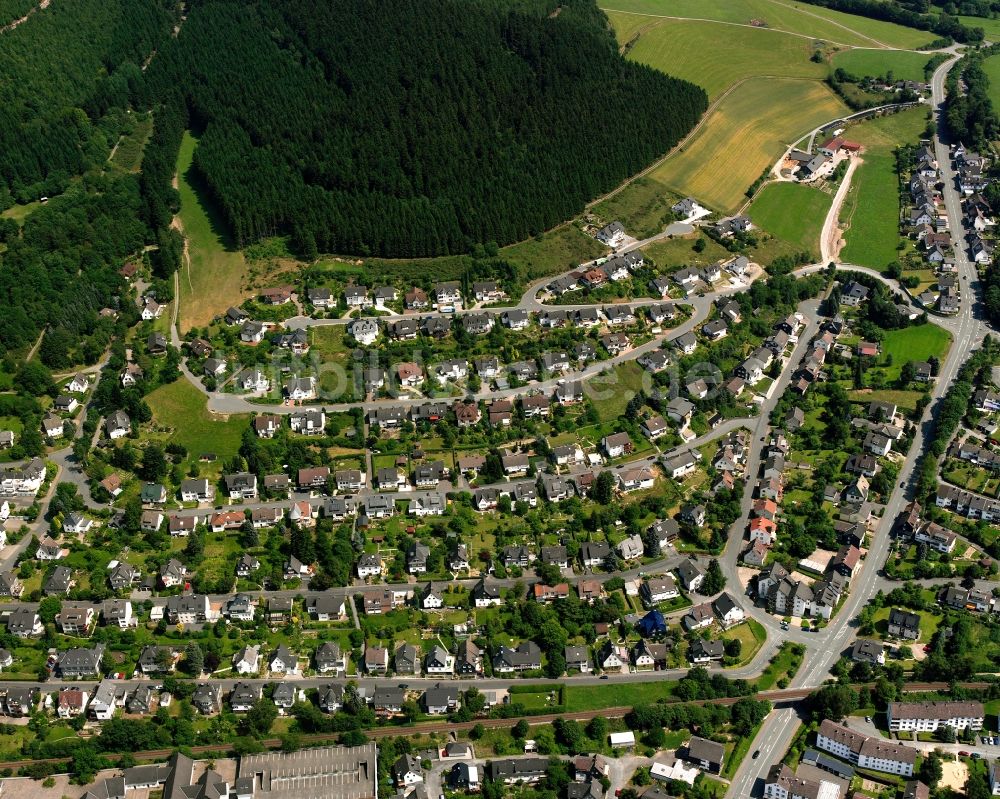 Luftbild Bad Berleburg - Wohngebiet - Mischbebauung der Mehr- und Einfamilienhaussiedlung in Bad Berleburg im Bundesland Nordrhein-Westfalen, Deutschland