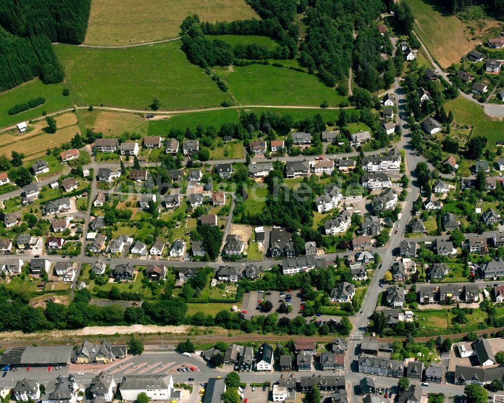 Luftaufnahme Bad Berleburg - Wohngebiet - Mischbebauung der Mehr- und Einfamilienhaussiedlung in Bad Berleburg im Bundesland Nordrhein-Westfalen, Deutschland