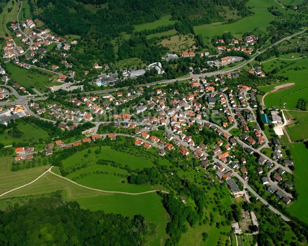 Bad Ditzenbach aus der Vogelperspektive: Wohngebiet - Mischbebauung der Mehr- und Einfamilienhaussiedlung in Bad Ditzenbach im Bundesland Baden-Württemberg, Deutschland