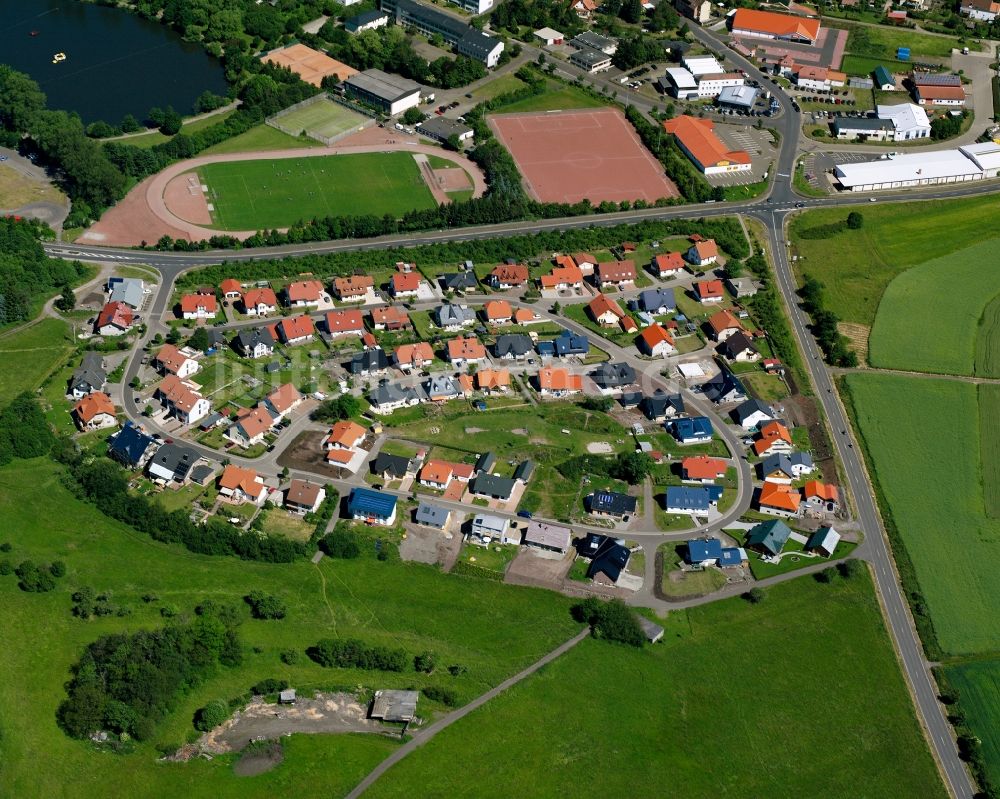 Baumholder von oben - Wohngebiet - Mischbebauung der Mehr- und Einfamilienhaussiedlung in Baumholder im Bundesland Rheinland-Pfalz, Deutschland